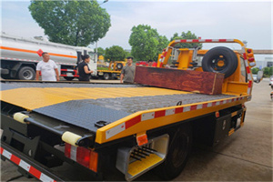 日喀则附近拖车电话号码服务